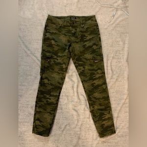 Suko Jeans Camo Capris Sz4 (Like New)